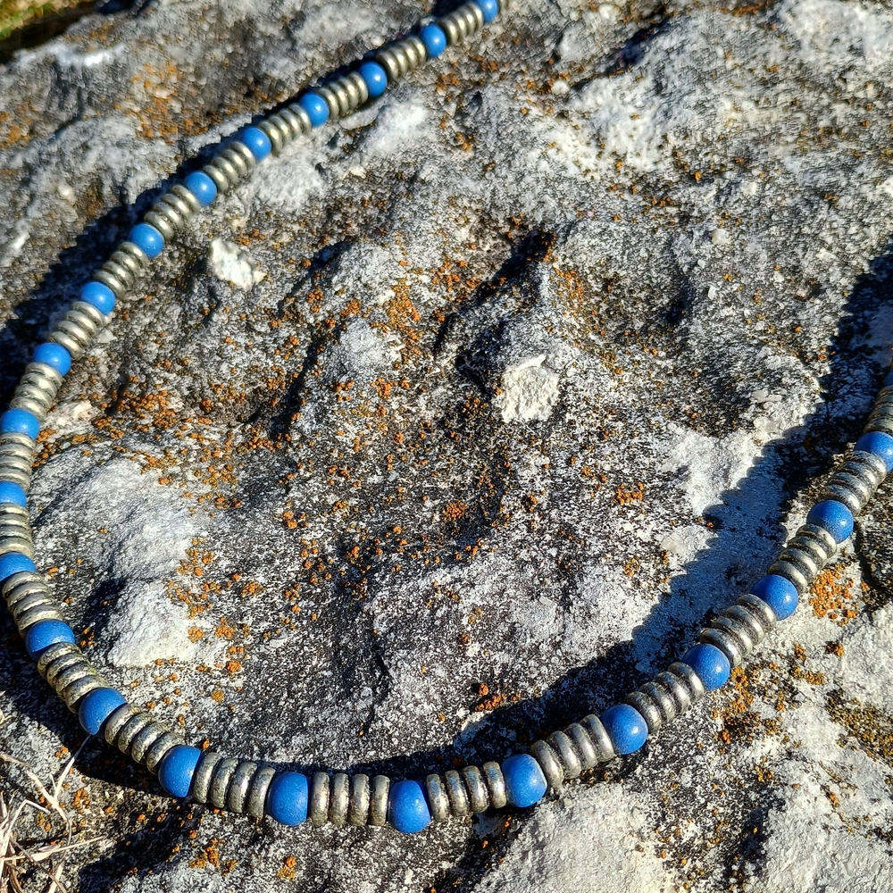 🎩 1990s 🎩 VTG Unisex, heavy silver tone and wood beaded necklace, surfer style